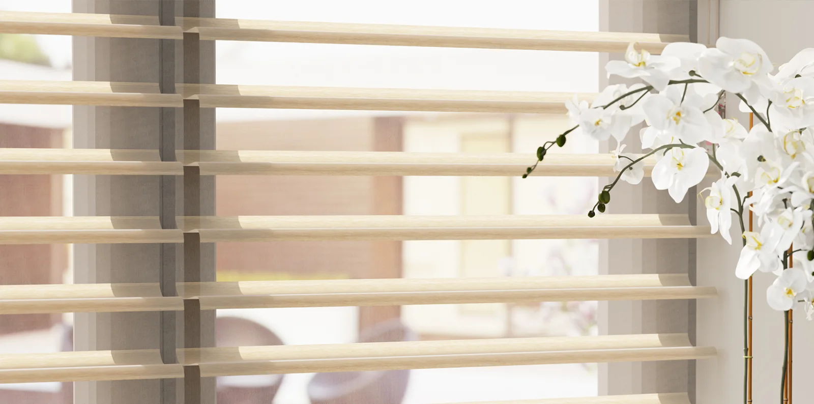MODERO Horizontal Shades in an interior setting.